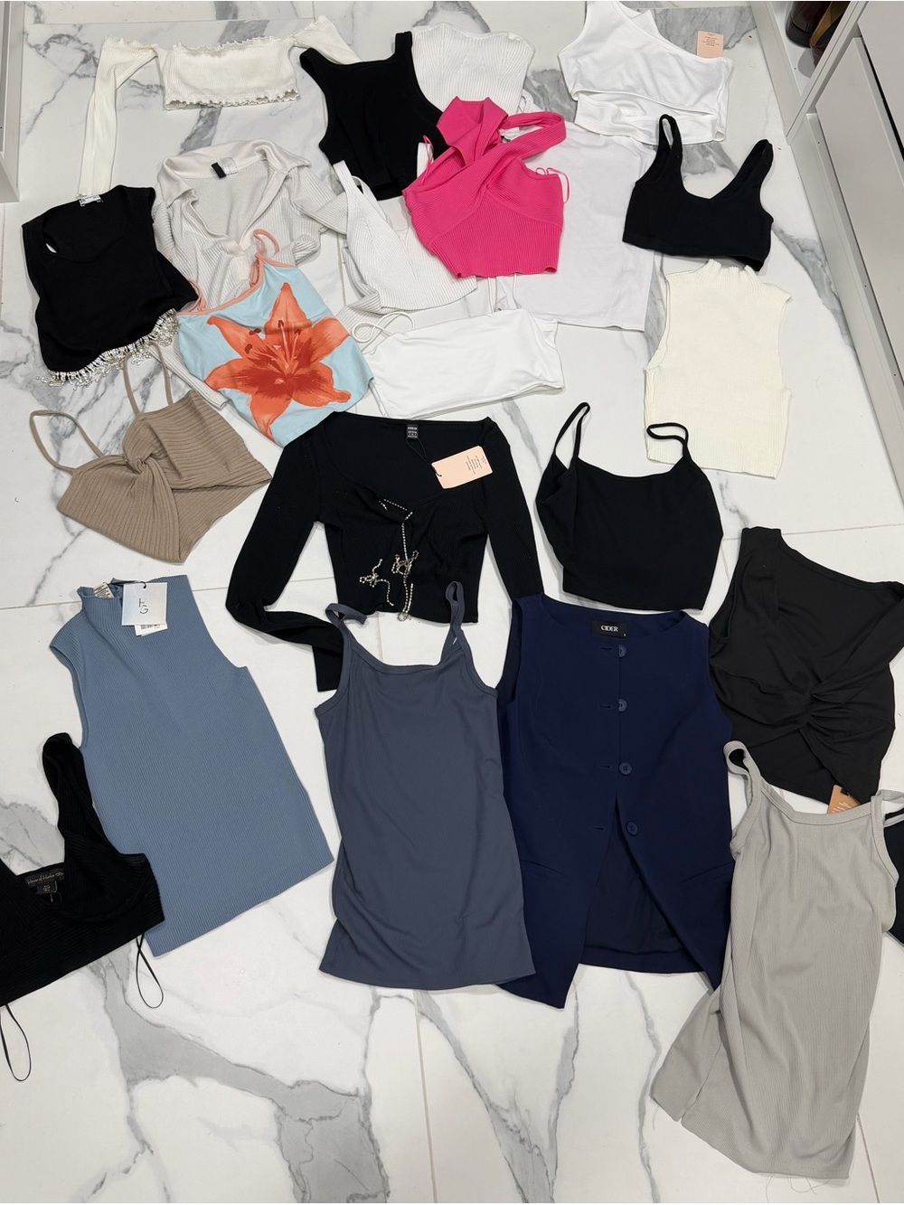 Women’s XS / Small Top Bundle Lot Crop Tops Tanks Sweaters SHEIN House of Harlow